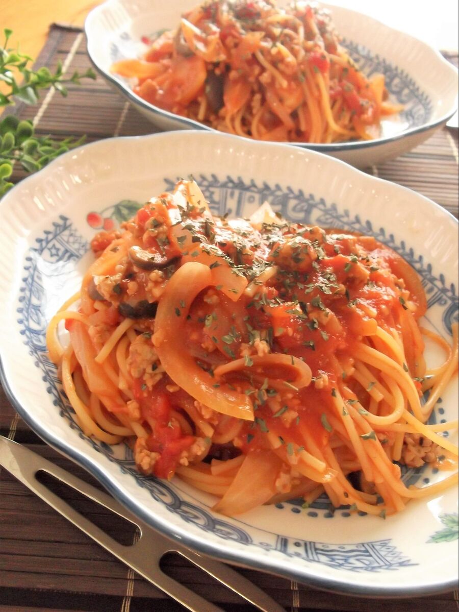 作り置きの うす塩そぼろ アレンジ トマト缶プラスでワンポットパスタ 暮らしニスタ