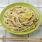 かんたん！レンジだけうどん「塩こぶうどん　レモン風味」