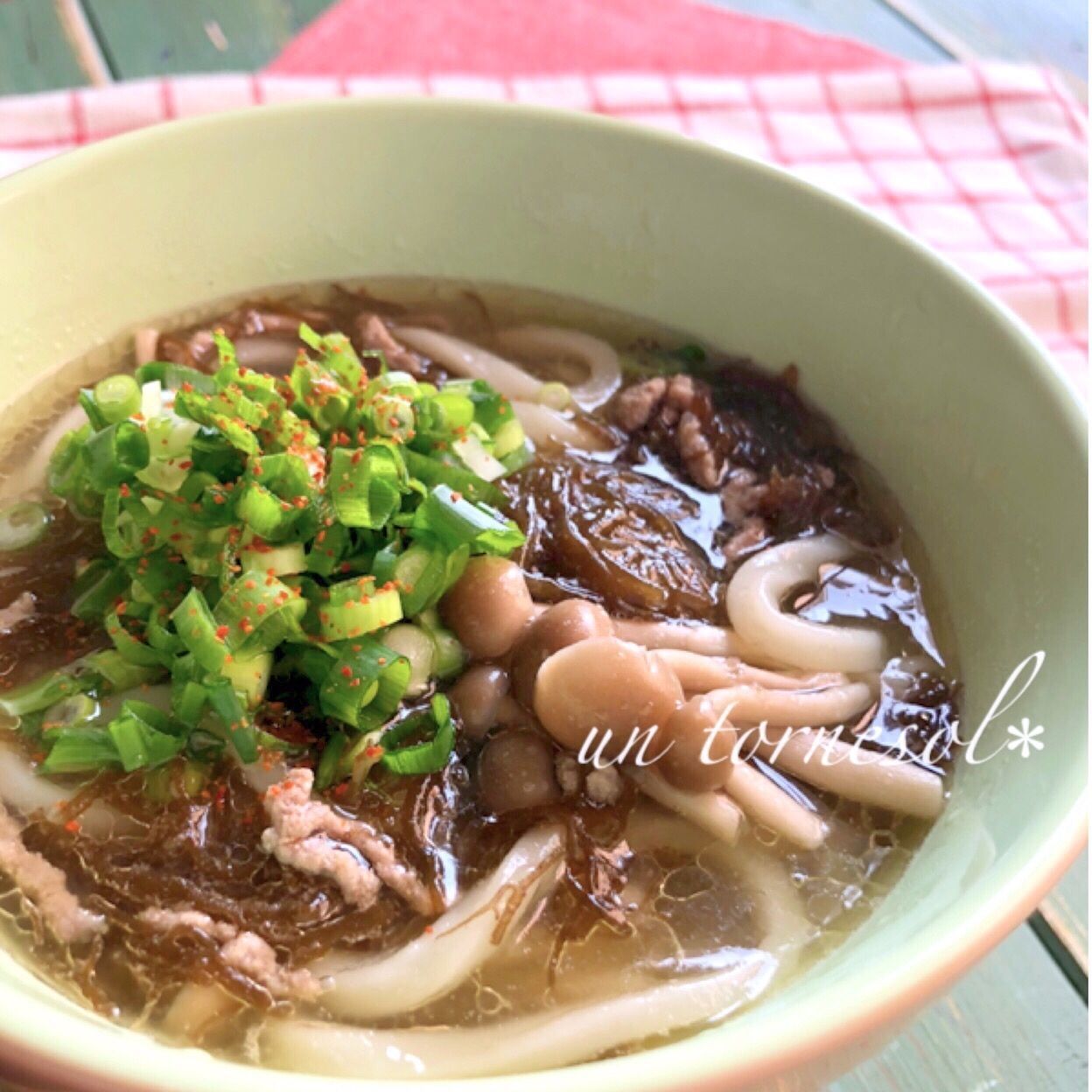 免疫力アップに☆休日のランチにオススメ‼︎もずくそぼろの餡かけうどん