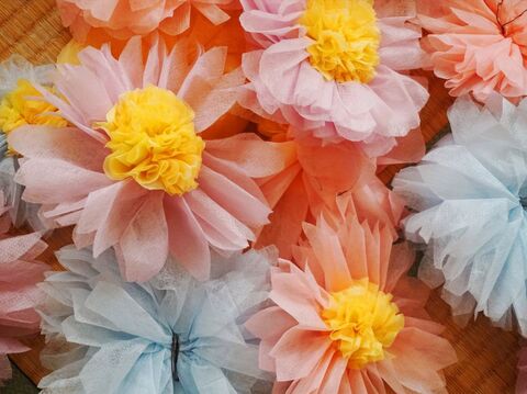 フォトジェニックなラッピングペーパーで作るお花 暮らしニスタ フォトジェニックなラッピングペーパーで作るお花 暮らしニスタ