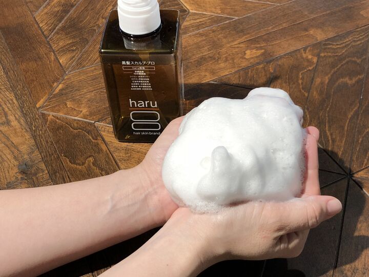 ふんわり濃厚泡が頭皮汚れを吸着!注目の頭皮ケアとは?