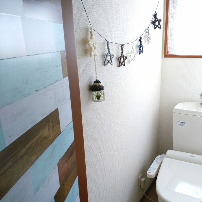 トイレの壁デコも100均＆グリーン＆リメイクで！