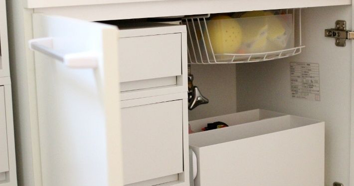 100均つっぱり棒を活用 洗面台下のデッドスペースに収納をつくる方法 暮らしニスタ