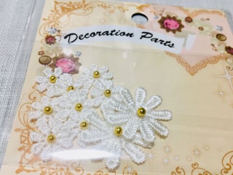 100均手芸用のレースや花モチーフをレジンアクセサリーに 暮らしニスタ