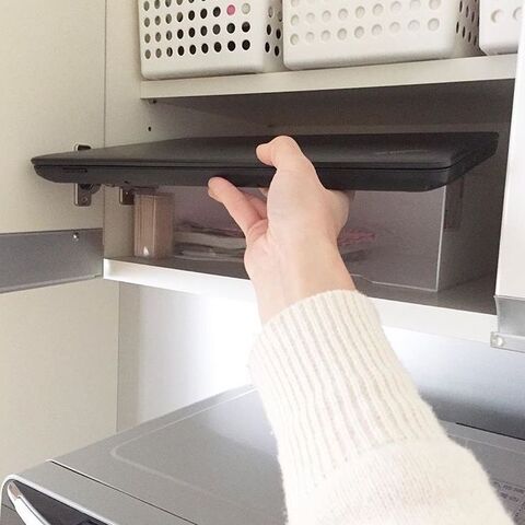 キッチン食器棚にノートパソコンを収納 ママのワークスペース作り 暮らしニスタ キッチン食器棚にノートパソコンを収納 ママのワークスペース作り 暮らしニスタ