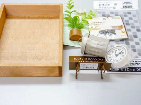 10分diy 100均グッズにガチャガチャ時計で ミニチュア壁掛けインテリア 暮らしニスタ