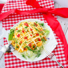 カット野菜で簡単！メインを張れるボリューム満点「オムサラダ」
