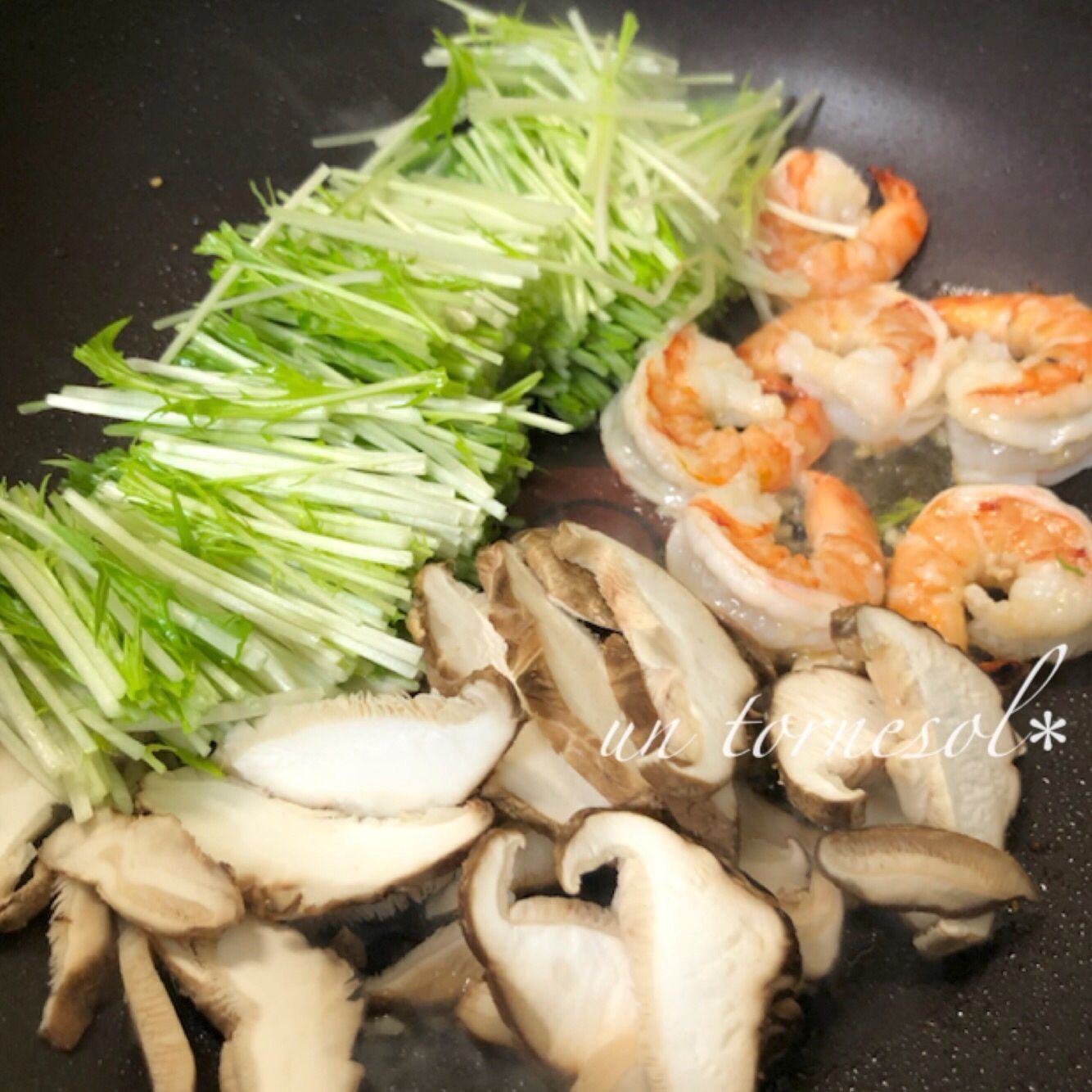 ③水菜を入れたら手早く！