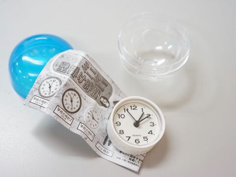 10分diy 100均グッズにガチャガチャ時計で ミニチュア壁掛けインテリア 暮らしニスタ 10分diy 100均グッズにガチャガチャ時計で ミニチュア壁掛けインテリア 暮らしニスタ