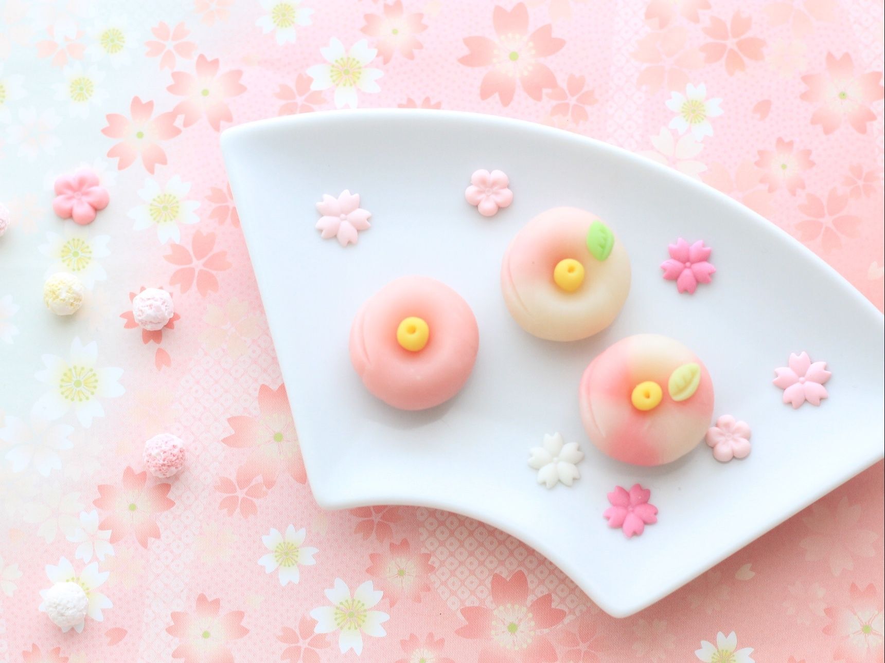 【試してみた】【樹脂粘土で作るフェイク和菓子】ふんわりかわいい椿のねりきり3種