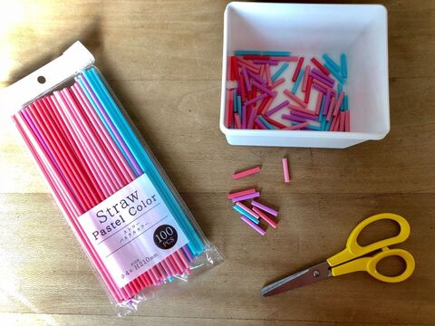 おうちで遊ぶ 100均の穴あきボードが子どものおもちゃに 3つの遊び方でおうち育 暮らしニスタ おうちで遊ぶ 100均の穴あきボードが子どものおもちゃに 3つの遊び方でおうち育 暮らしニスタ