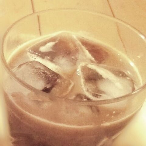 冷たい麦茶ラテ 濃縮氷麦茶で簡単に作れます 暮らしニスタ