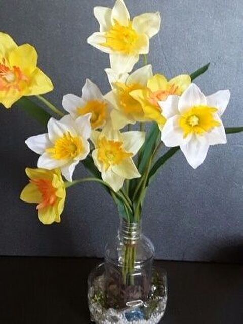 可愛いスイセンの造花を見つけたので飾ってみました 暮らしニスタ