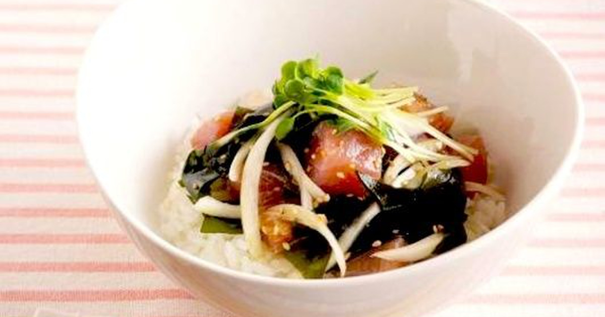 美肌にも役立つ 生わかめと新玉ねぎの春のポキ丼 暮らしニスタ
