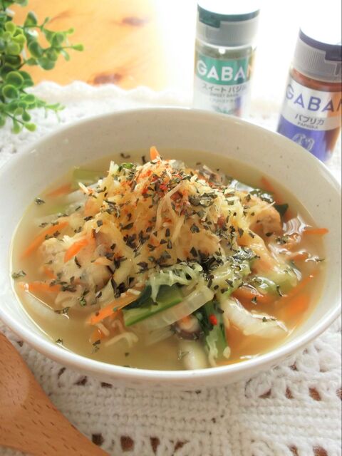 朝ごはんにぴったり 火の通りも早いからラクラク がんもと千切り野菜のバジルコンソメスープ 暮らしニスタ 朝ごはんにぴったり 火の通りも早いからラクラク がんもと千切り野菜のバジルコンソメスープ 暮らしニスタ