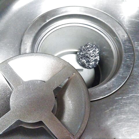 排水溝のぬめり予防に効果的 1個10円のステンレスたわしでキレイが持続 暮らしニスタ 排水溝のぬめり予防に効果的 1個10円のステンレスたわしでキレイが持続 暮らしニスタ