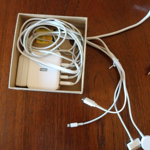 100均の蓋付き箱で作る充電ステーション 暮らしニスタ