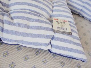 ふわっふわサラッと ダイソー 紐付きボーダー柄 座布団 暮らしニスタ