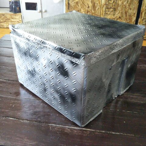 レジャーにも 生活感のでる発泡スチロール箱を男前ブリキ風ボックスにリメイク 暮らしニスタ