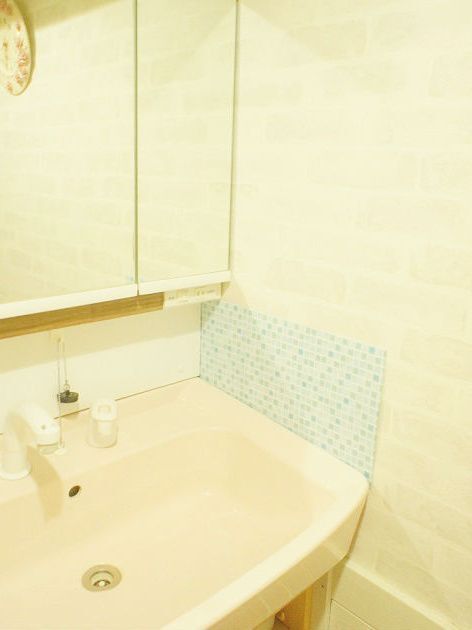 試してみた 100均だけで洗面所の水はね防止 シート 暮らしニスタ 試してみた 100均だけで洗面所の水はね防止 シート 暮らしニスタ