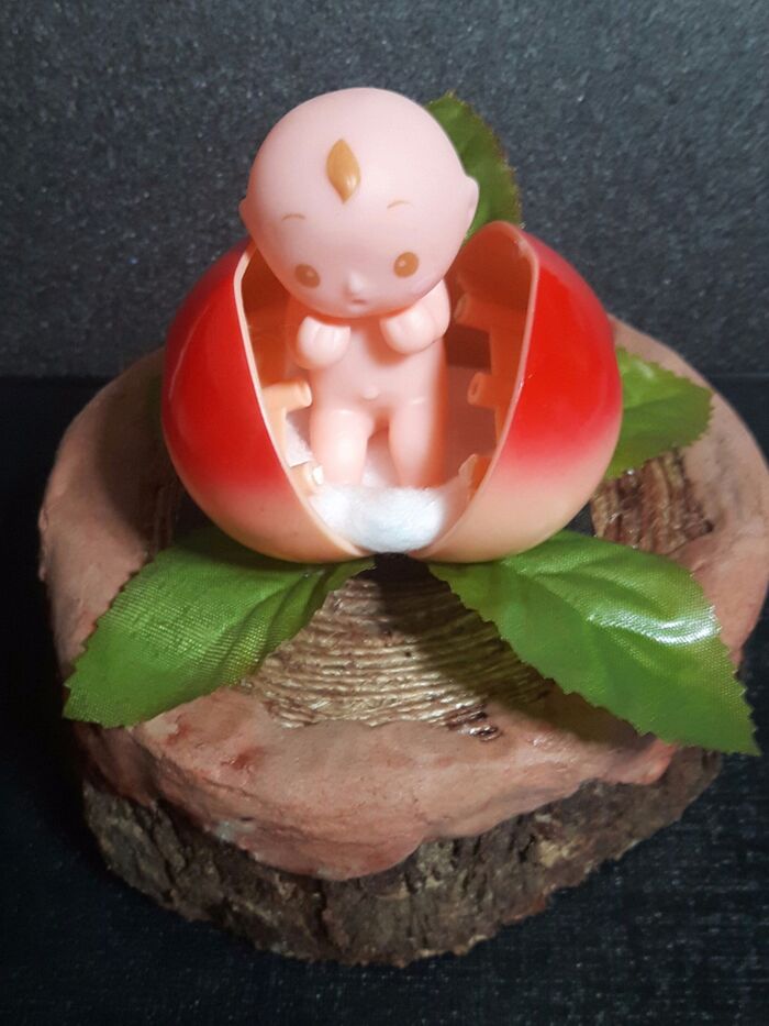 ももから産まれた桃太郎を作りました。