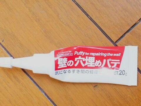 壁やクロスの隙間を100均アイテムで簡単メンテ ダイソー 壁の穴埋めパテ 暮らしニスタ 壁やクロスの隙間を100均アイテムで簡単メンテ ダイソー 壁の穴埋めパテ 暮らしニスタ