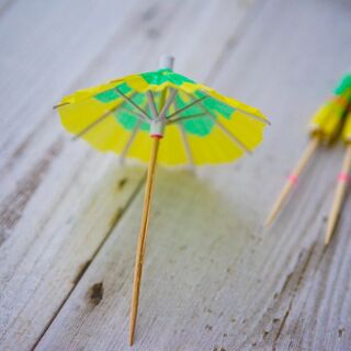 パラソル型の使い捨てピックが15本で100円 税別 の感動プライス 暮らしニスタ パラソル型の使い捨てピックが15本で100円 税別 の感動プライス 暮らしニスタ