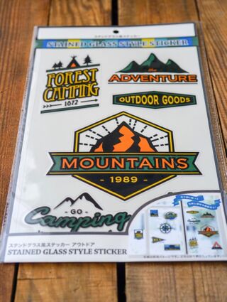 セリア新商品 窓に貼るとステンドグラスみたい 貼って剥がせるウインドウステッカー 暮らしニスタ