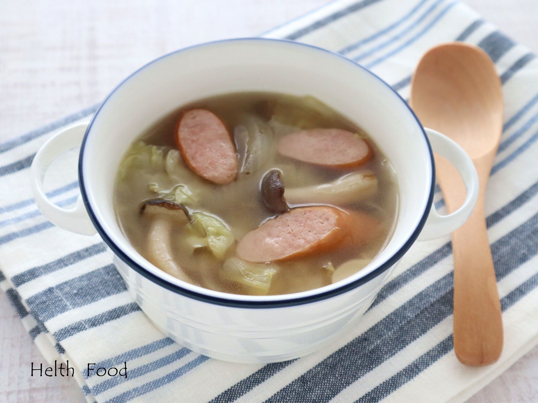 昆布水で作る♪ウィンナーとキャベツのスープ