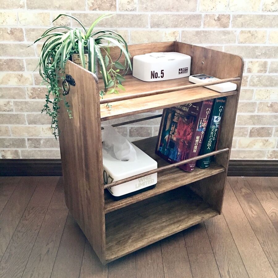 100均 ホムセンの板材で コロ付きサイドテーブルをdiy 暮らしニスタ