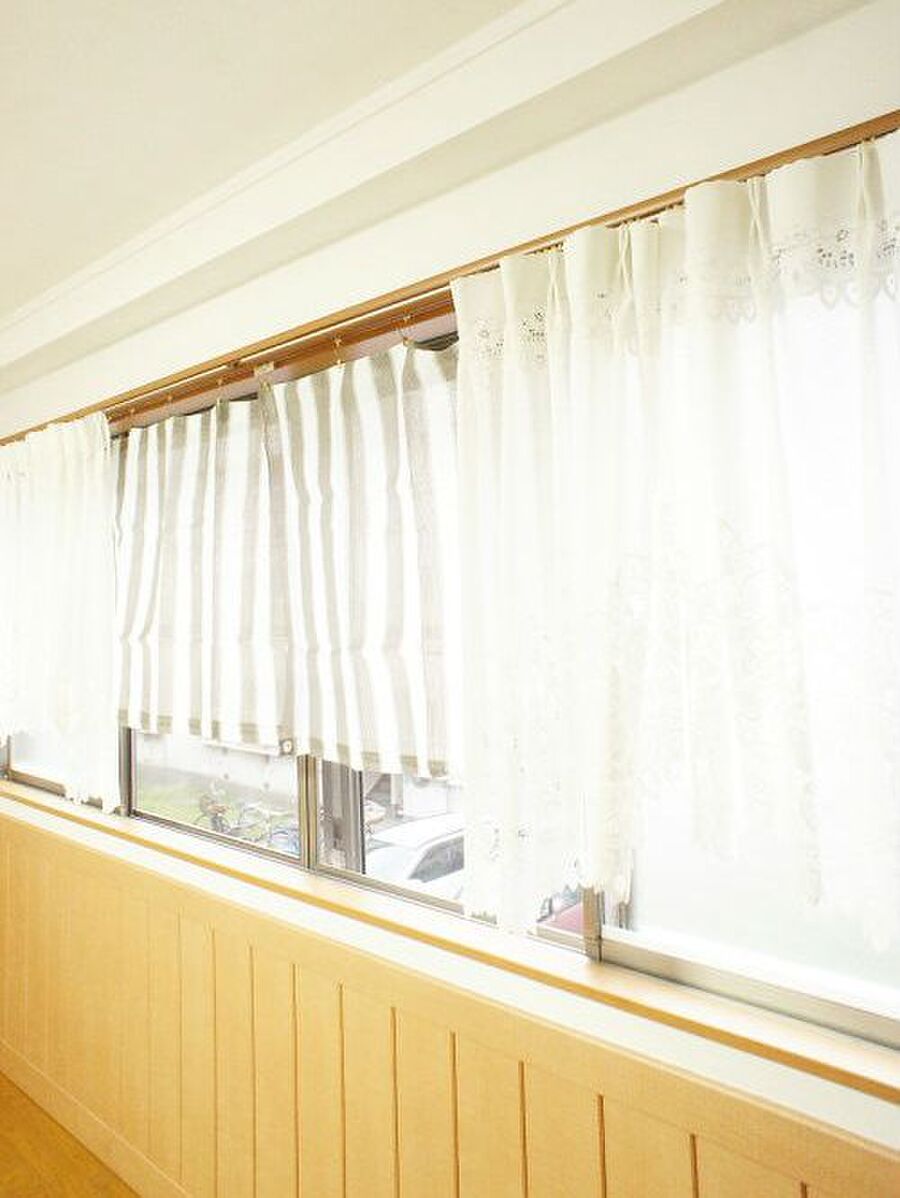暑さ対策 セリア ダイソー カーテンレール利用で移動できる日差しカット 暮らしニスタ