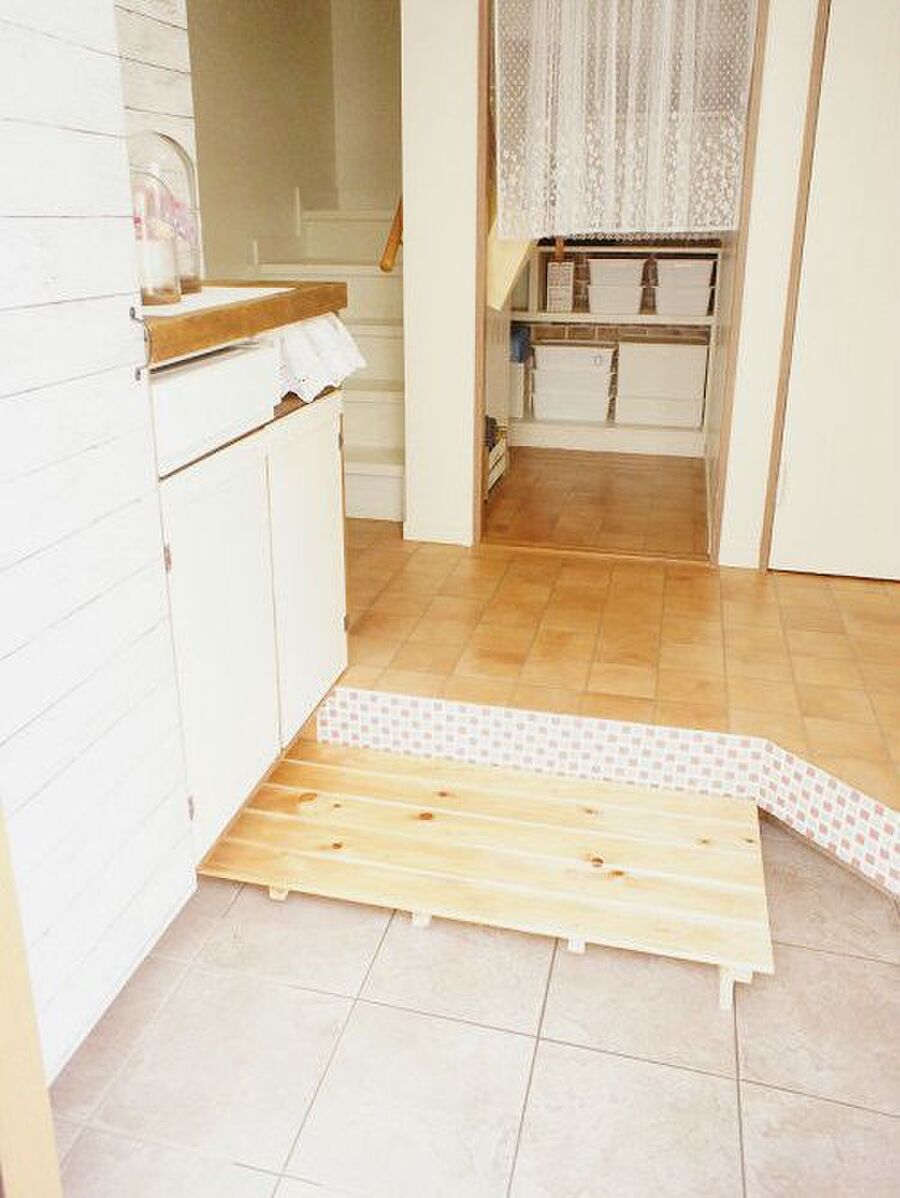 スノコで玄関の踏み台 朝のバタバタな時間もゆったり 暮らしニスタ スノコで玄関の踏み台 朝のバタバタな時間もゆったり 暮らしニスタ