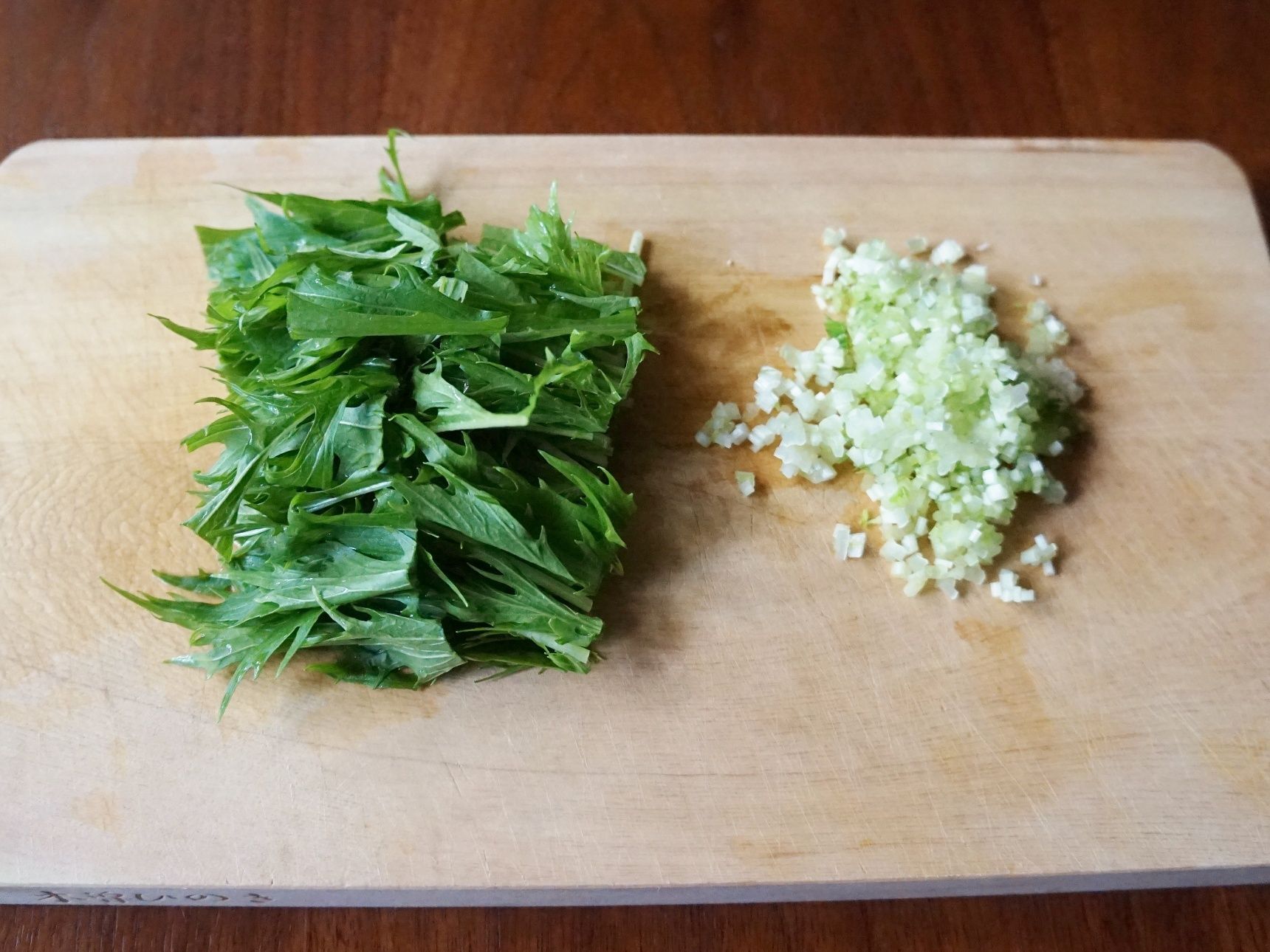 水菜の茎はみじん切りで食べやすく。