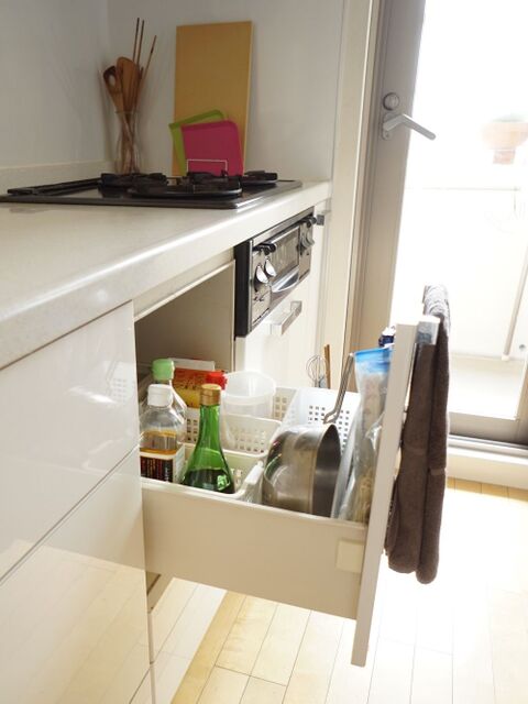 パスタなどの乾麺の収納は突っ張り棒で 暮らしニスタ パスタなどの乾麺の収納は突っ張り棒で 暮らしニスタ