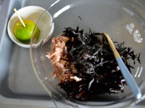 1分 混ぜるだけ 節約 ひじきと塩こんぶツナ和え 缶詰 時短 常備菜 味付け不要 惣菜 暮らしニスタ 1分 混ぜるだけ 節約 ひじきと塩こんぶツナ和え 缶詰 時短 常備菜 味付け不要 惣菜 暮らしニスタ