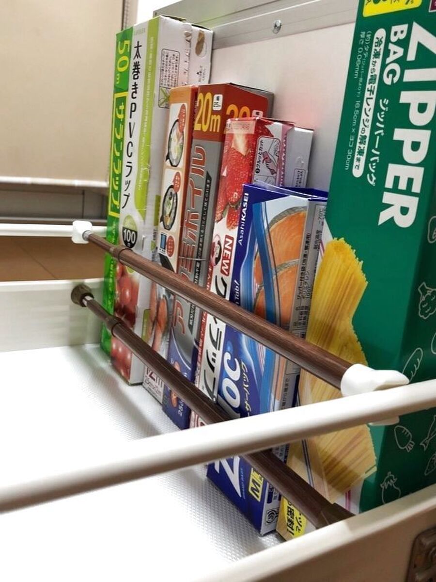 突っ張り棒で簡単 ラップ アルミホイル ジップロックは立てる収納で使いやすく 暮らしニスタ 突っ張り棒で簡単 ラップ アルミホイル ジップロックは立てる収納で使いやすく 暮らしニスタ