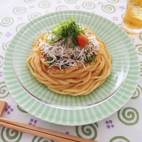 梅雨を乗り切る さっぱりうどんレシピ 梅しらすのさっぱりうどん 暮らしニスタ