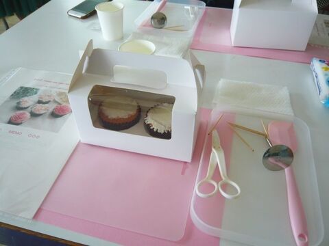 オフ会 フラワーカップケーキの作り方レッスン 暮らしニスタ オフ会 フラワーカップケーキの作り方レッスン 暮らしニスタ