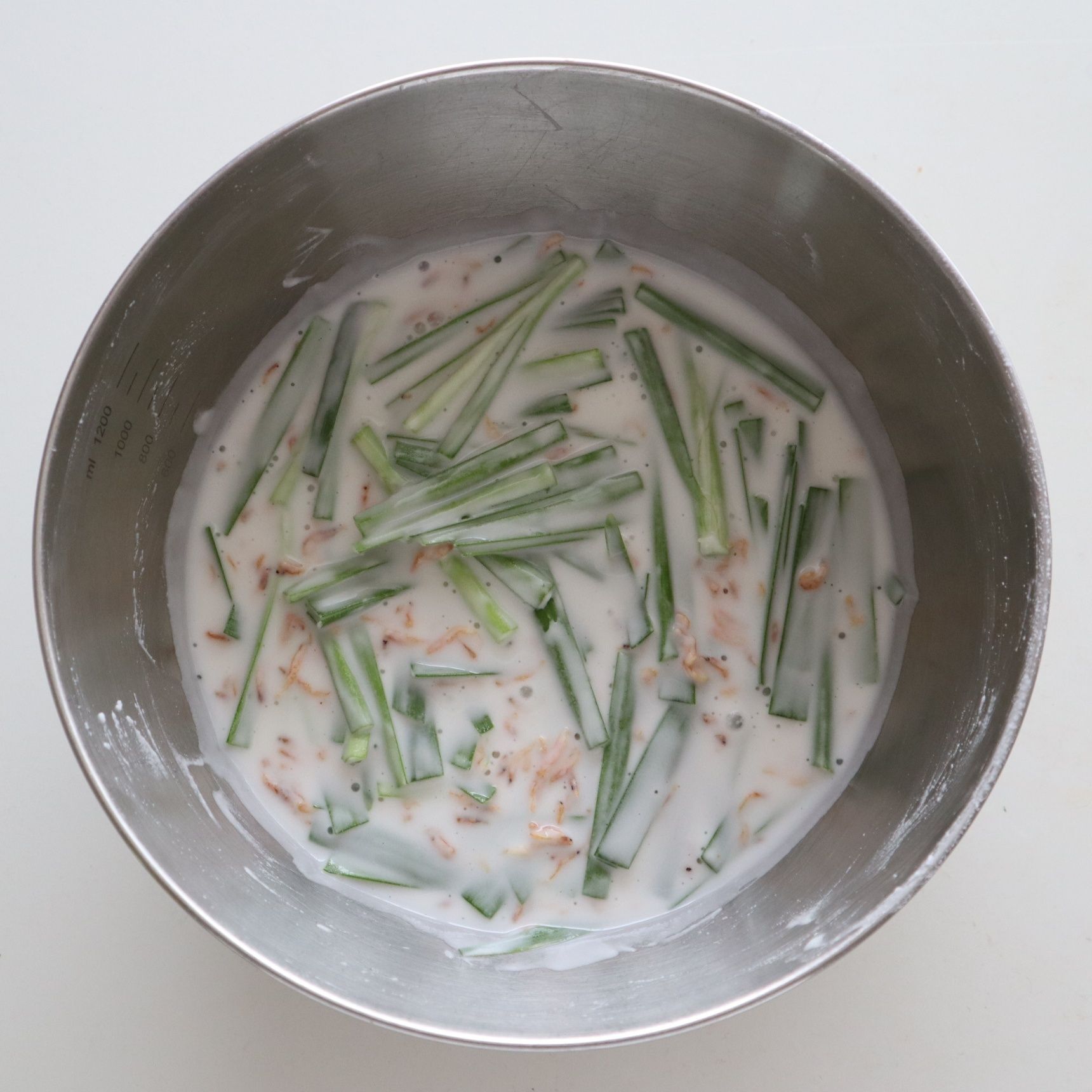 材料を混ぜる。