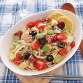 梅雨を乗り切る！さっぱりうどんレシピ「たことトマトのサラダうどん」