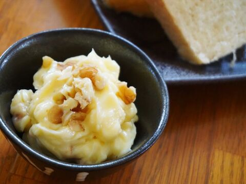 パンのお供におすすめディップ 混ぜるだけ 優しい甘さの胡桃入りミルクバター 暮らしニスタ