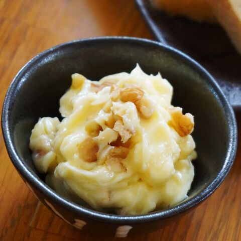 パンのお供におすすめディップ 混ぜるだけ 優しい甘さの胡桃入りミルクバター 暮らしニスタ