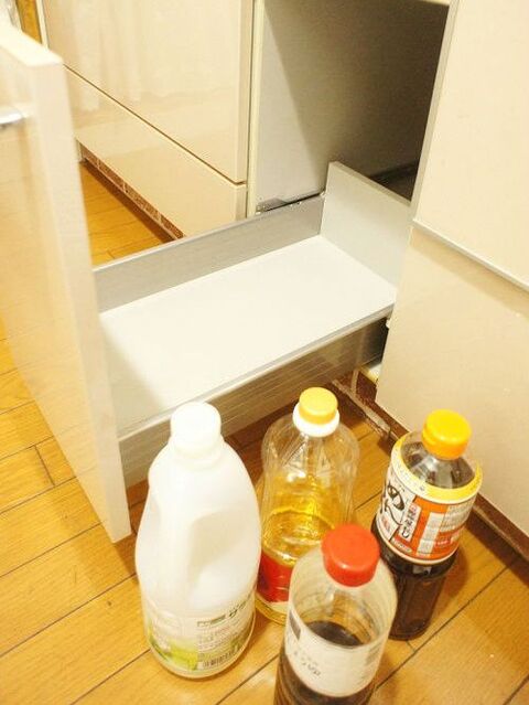風水的にもgood コンロ下に食品ストックをスッキリ収納 暮らしニスタ