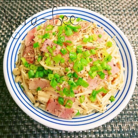 超絶簡単 レンジで3分 えのきベーコンのめんつゆバタぽん蒸し 暮らしニスタ