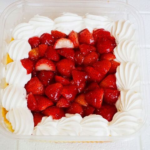 コストコで人気のストロベリートライフル 味と美味しい食べ方や保存法 暮らしニスタ コストコで人気のストロベリートライフル 味と美味しい食べ方や保存法 暮らしニスタ