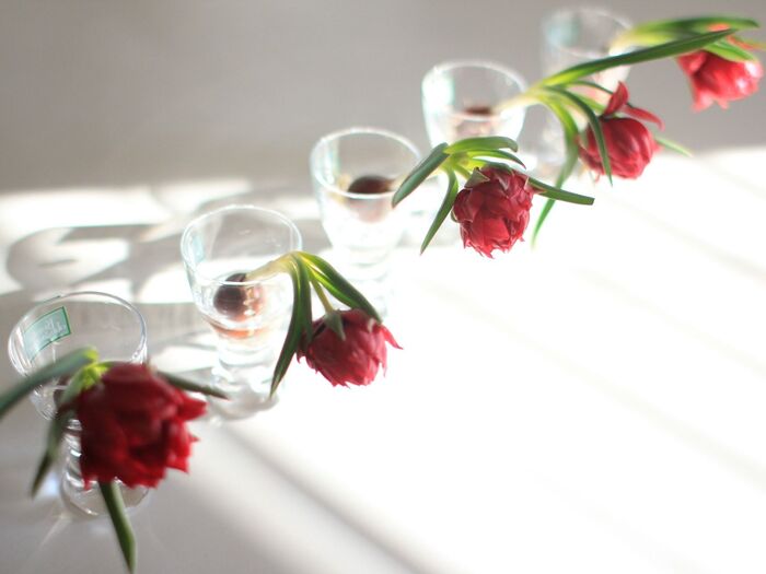 1⃣小さなグラスに花を飾る