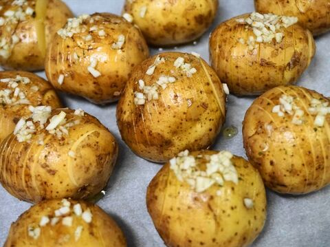 簡単なのに美味しくてインスタ映えもする ハッセルバックポテトのベーコンチーズ乗せ 暮らしニスタ 簡単なのに美味しくてインスタ映えもする ハッセルバックポテトのベーコンチーズ乗せ 暮らしニスタ