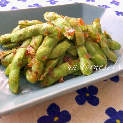 材料2つで ビールのおつまみにオススメ 焼き枝豆のかつおまぶし 暮らしニスタ