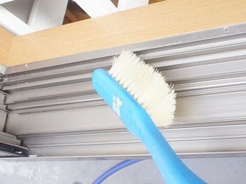 ベランダも窓のサッシ掃除も一瞬 100均の洗車ブラシが優秀 暮らしニスタ ベランダも窓のサッシ掃除も一瞬 100均の洗車ブラシが優秀 暮らしニスタ