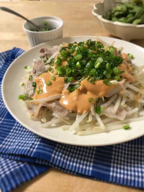 もやし好きにはたまらない レンジで3分 豚バラもやし蒸しのコチュマヨがけ 暮らしニスタ